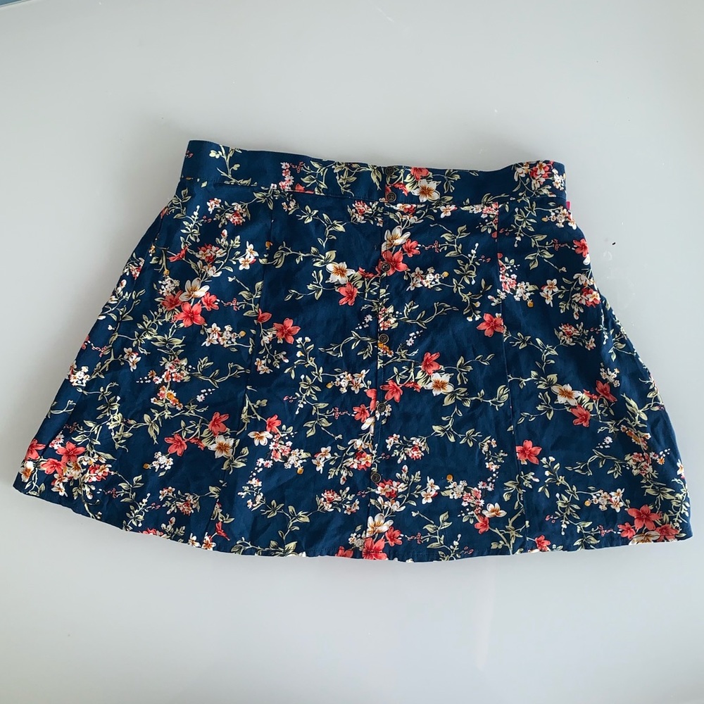 Skirt /Floral Pattern - Picture 2 of 4